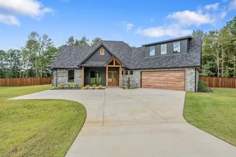 135 Thorn Briar Trl, Longview, TX 75602
