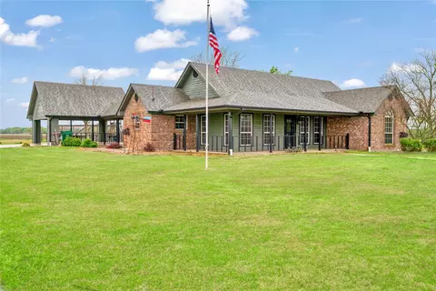 669 Clarksdale St, Deport, TX 75435