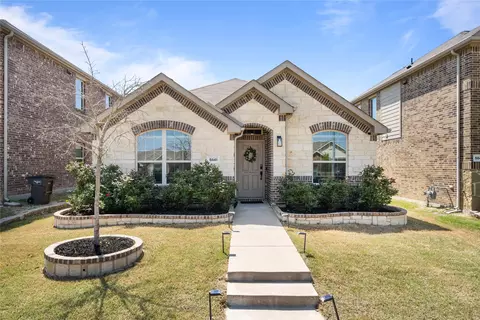 5841 Wake Robin Dr, Fort Worth, TX 76123