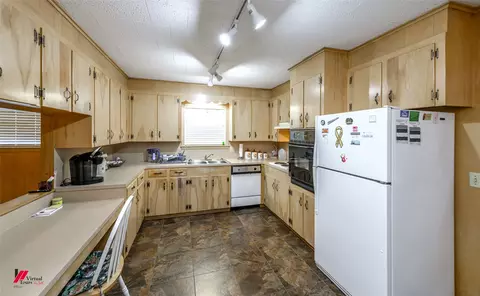 Kitchen - 1201 Coyle St, Springhill, LA 71075 photo 1 of 4