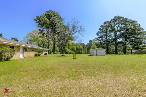 Exterior - 1201 Coyle St, Springhill, LA 71075 photo 6 of 9