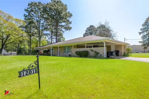 Exterior - 1201 Coyle St, Springhill, LA 71075 photo 4 of 9