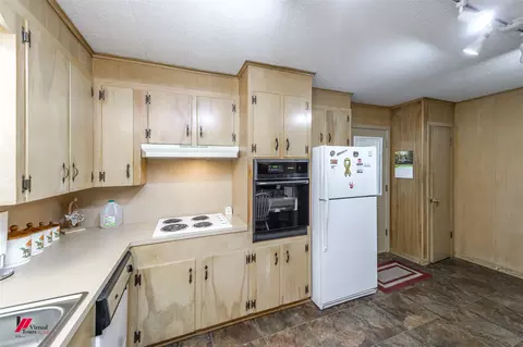 Kitchen - 1201 Coyle St, Springhill, LA 71075 photo 4 of 4
