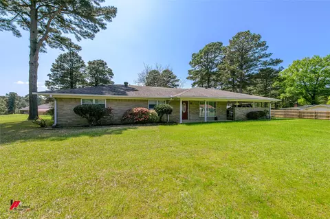 Exterior - 1201 Coyle St, Springhill, LA 71075 photo 5 of 9