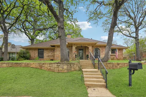 4101 Woodcastle Ct, Arlington, TX 76016