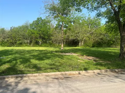 1604 Clark St, Greenville, TX 75401