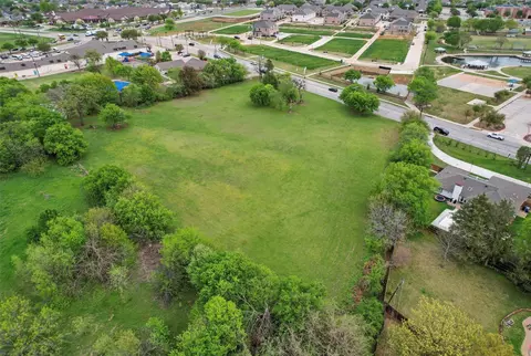 1721 N Walnut Creek Dr, Mansfield, TX 76063