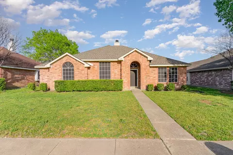 102 Oak Hollow Ln, Red Oak, TX 75154