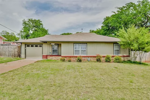 110 W Doyle St, Granbury, TX 76048