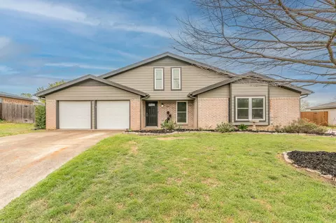 7608 Chasewood Dr, North Richland Hills, TX 76182