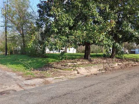 852 NE 11th St, Paris, TX 75460