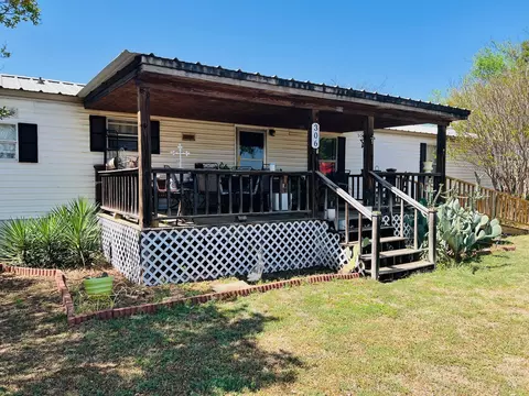 306 N Leon St, Gustine, TX 76455 photo 3