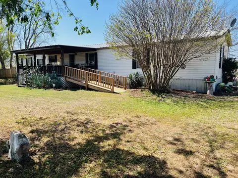 306 N Leon St, Gustine, TX 76455 photo 2