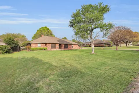 417 Shadowwood Trl, Ovilla, TX 75154