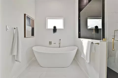 Bath - 1209 Griffith Ave, Terrell, TX 75160 photo 1 of 8