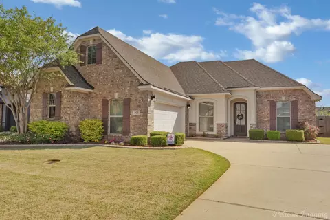 304 Camelback Dr, Bossier City, LA 71111