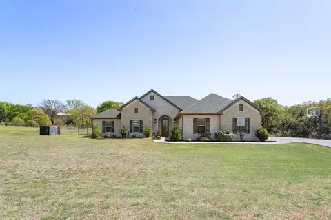 1010 Paloma Ct, Glen Rose, TX 76043