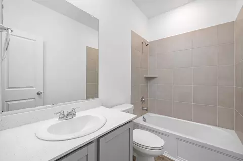 Bath - 14828 Devils Claw Trl, Haslet, TX 76052 photo 2 of 2