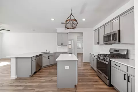 Kitchen - 14828 Devils Claw Trl, Haslet, TX 76052 photo 4 of 5