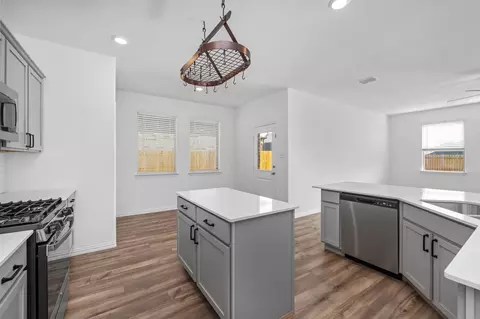 Kitchen - 14828 Devils Claw Trl, Haslet, TX 76052 photo 2 of 5