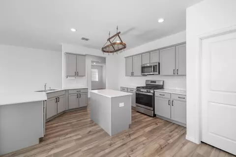 Kitchen - 14828 Devils Claw Trl, Haslet, TX 76052 photo 5 of 5