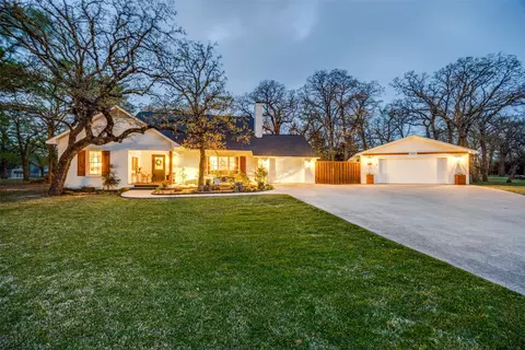 229 Colt Dr, Lake Kiowa, TX 76240