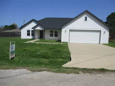 107 Tanglewood Dr, Tool, TX 75143