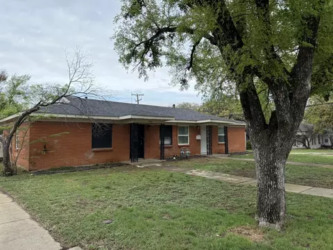 2500 Normont Cir, Fort Worth, TX 76103