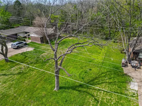 1707 Enchanted Ln, Lancaster, TX 75146 photo 3