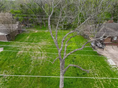 1707 Enchanted Ln, Lancaster, TX 75146 photo 2