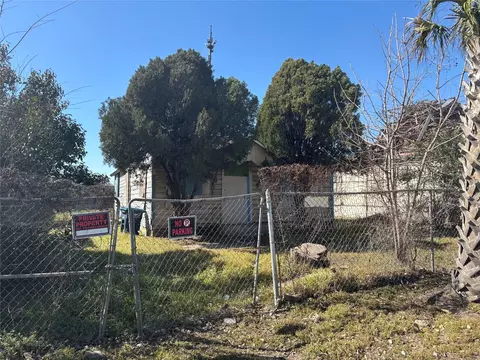 3703 N Commerce St, Fort Worth, TX 76106