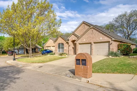 3513 Stone Creek Ct, Fort Worth, TX 76137