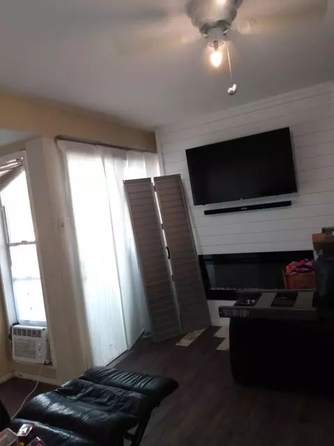 962 S Weatherred Dr, Richardson, TX 75080