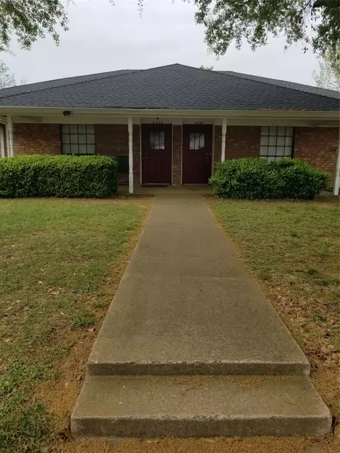 2800 Springhaven Ct, Bedford, TX 76021