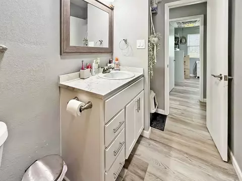 Bath - 101 Wright St, Barry, TX 75102 photo 1 of 3
