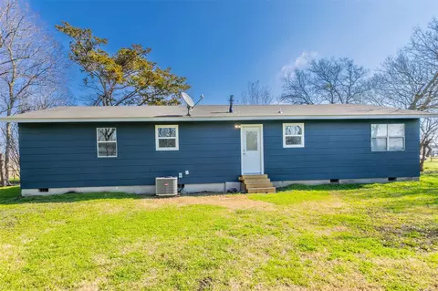 Exterior - 101 Wright St, Barry, TX 75102 photo 2 of 3