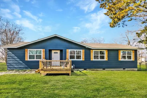 101 Wright St, Barry, TX 75102