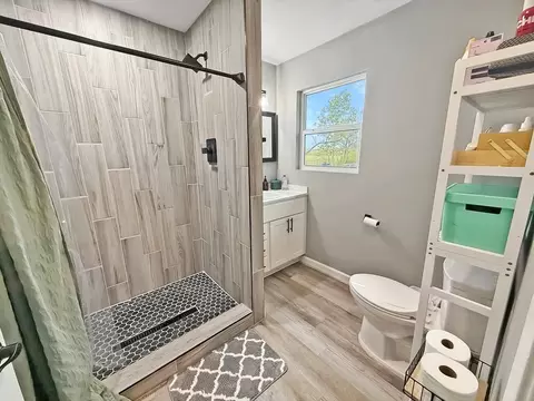 Bath - 101 Wright St, Barry, TX 75102 photo 2 of 3