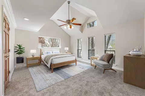 12 Country Club Ct, Pantego, TX 76013