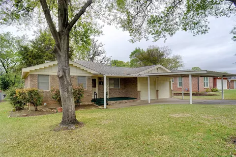 929 Acorn St, Bedford, TX 76022