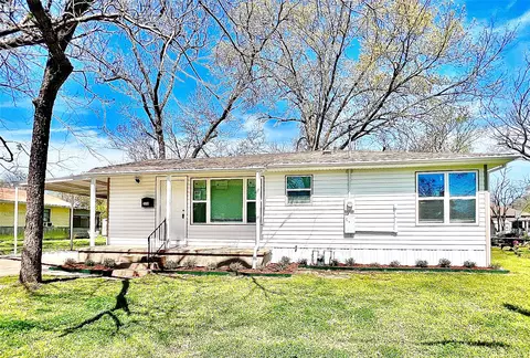 309 E State St, Groesbeck, TX 76642