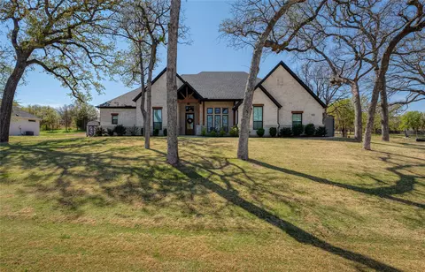 3025 Fossil Oaks Dr, Azle, TX 76020