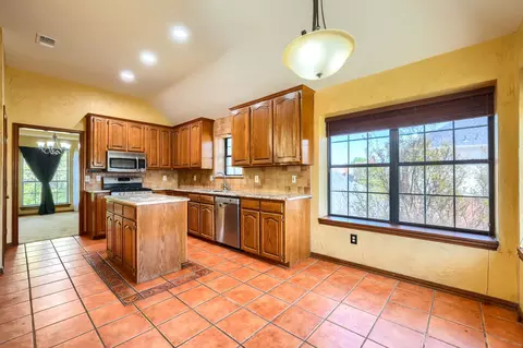 Kitchen - 8418 Bridgewater Dr, Rowlett, TX 75088 photo 2 of 3