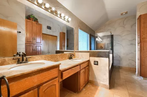Bath - 8418 Bridgewater Dr, Rowlett, TX 75088 photo 2 of 4