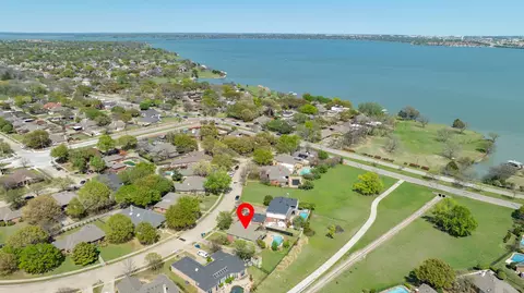 View/Area - 8418 Bridgewater Dr, Rowlett, TX 75088 photo 3 of 5