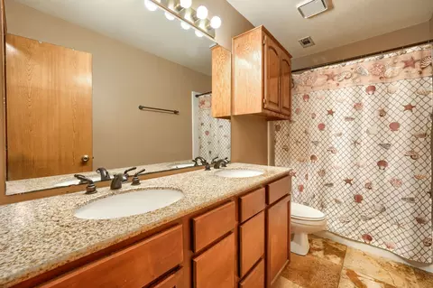 Bath - 8418 Bridgewater Dr, Rowlett, TX 75088 photo 4 of 4