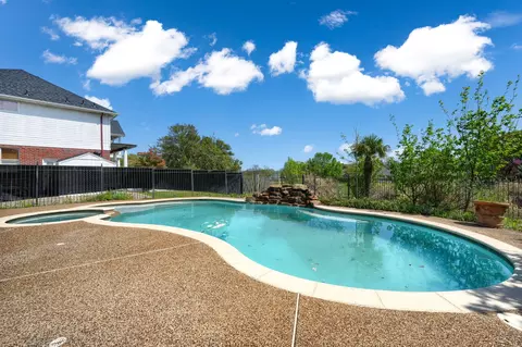 Exterior - 8418 Bridgewater Dr, Rowlett, TX 75088 photo 5 of 8