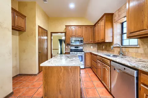 Kitchen - 8418 Bridgewater Dr, Rowlett, TX 75088 photo 3 of 3