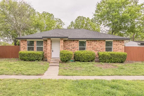 900 N Grand Ave, Waxahachie, TX 75165