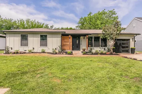 1326 S Pine St, Grapevine, TX 76051
